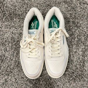 Men’s size 9 Reebok, never used, and like new.